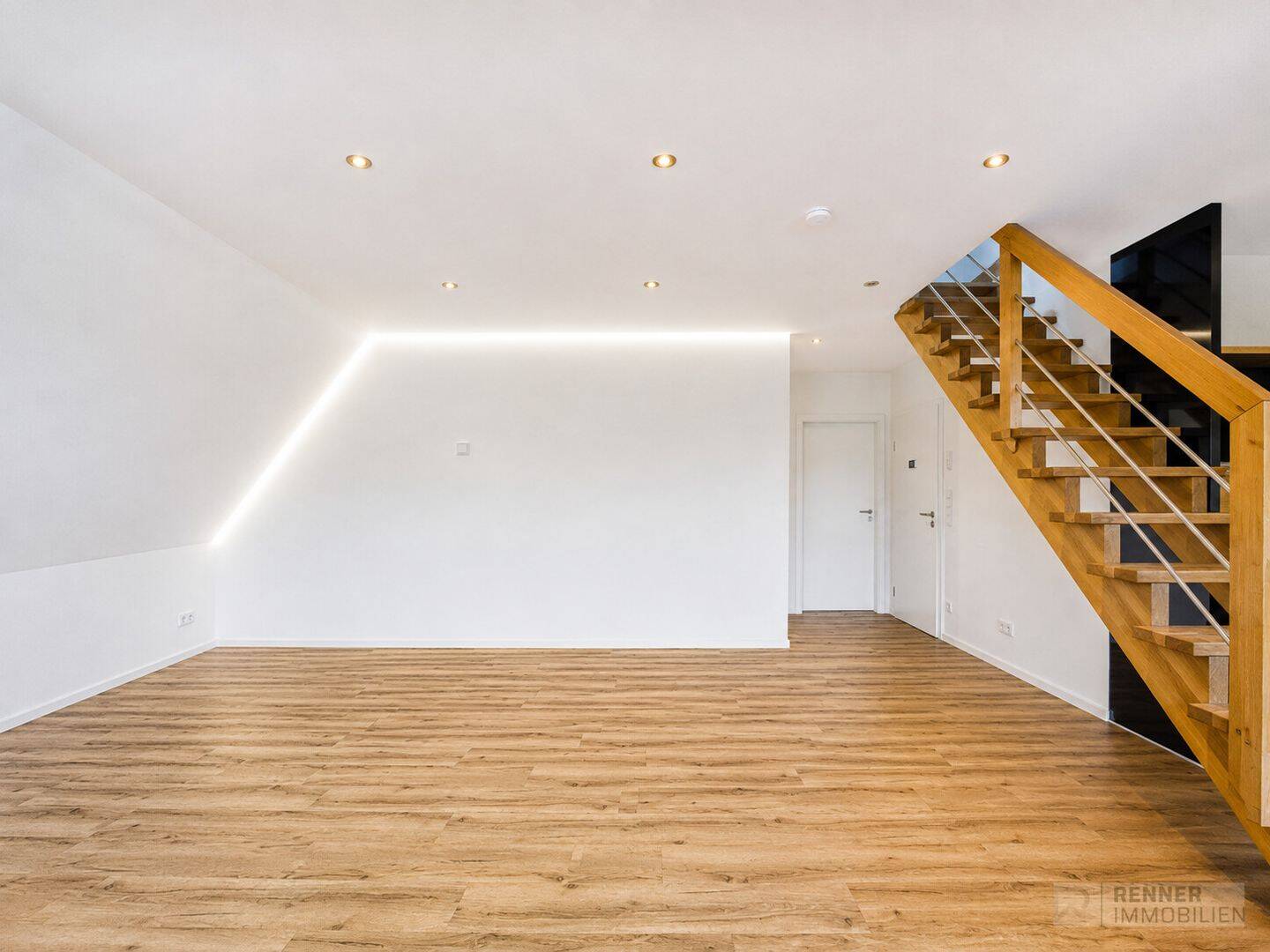 Exklusive Maisonette-Dachgeschosswohnung mit Designerküche, Luxusbad & Studio in Rückersdorf, 90607 Rückersdorf