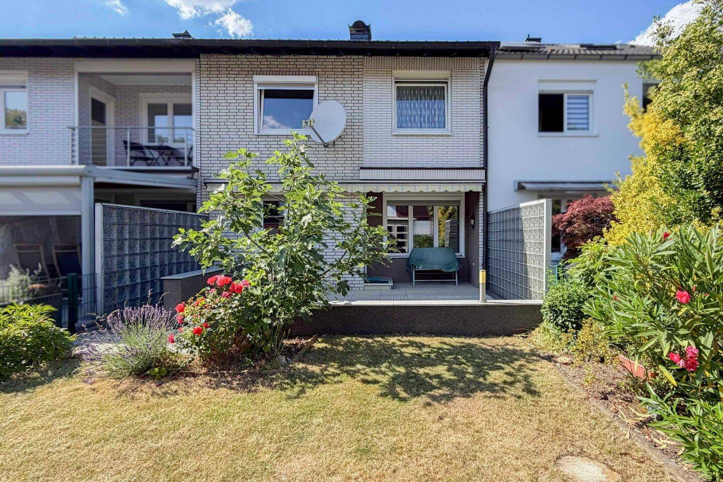 Gepflegtes Reihenmittelhaus mit 5 Zimmern, Garten und Garage in Köln-Pesch, 50767 Köln (Chorweiler)