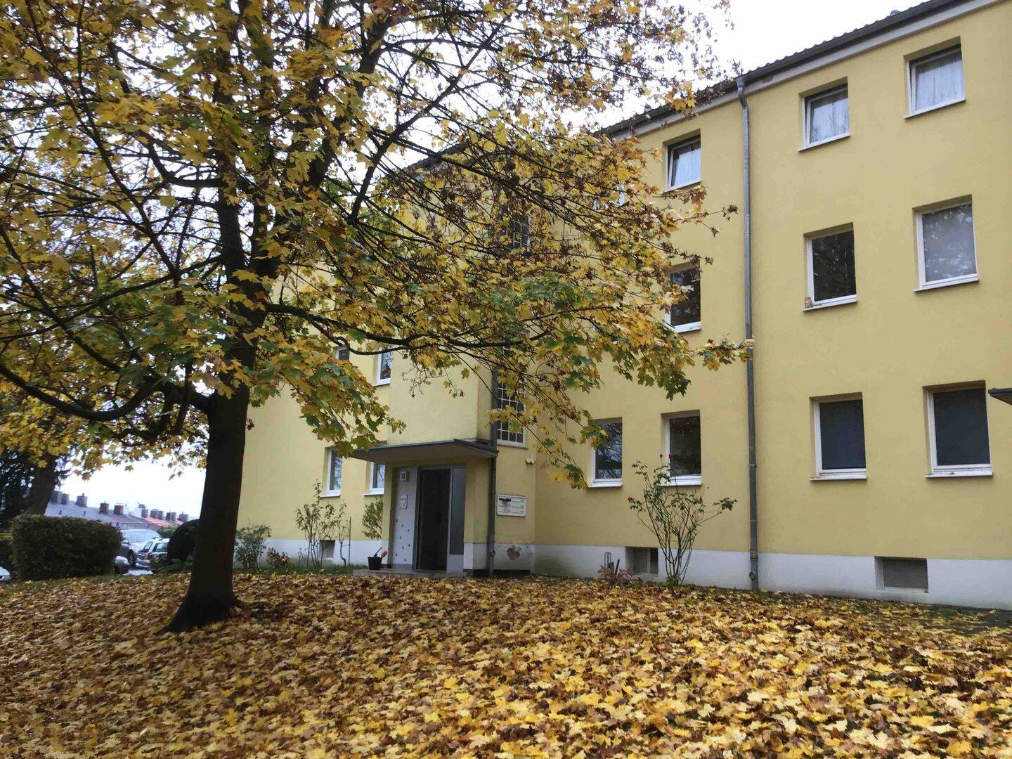 Gut geschnittene 4 Zimmer Wohnung im 1. Obergeschoss mit Balkon, 34121 Kassel (Mitte Süd Wehlheiden)