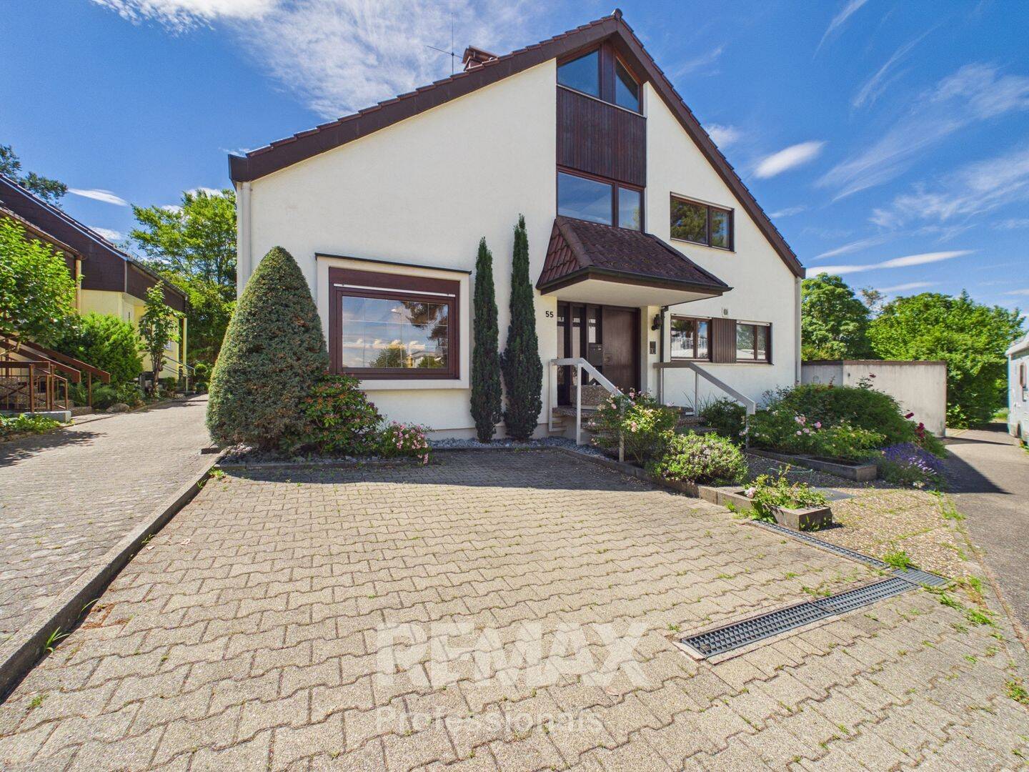 Großzügiges Einfamilienhaus inkl. Einliegerwohnung in ruhiger Lage mit Stellplätzen und Garage, 71334 Waiblingen
