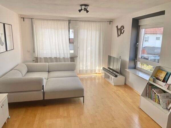 Lichtdurchflutete, hochwertige 3 1/2-Zimmer-Wohnung mit großem Süd-/Westbalkon, 75 m², Kirchberg/Murr, 71737 Kirchberg an der Murr