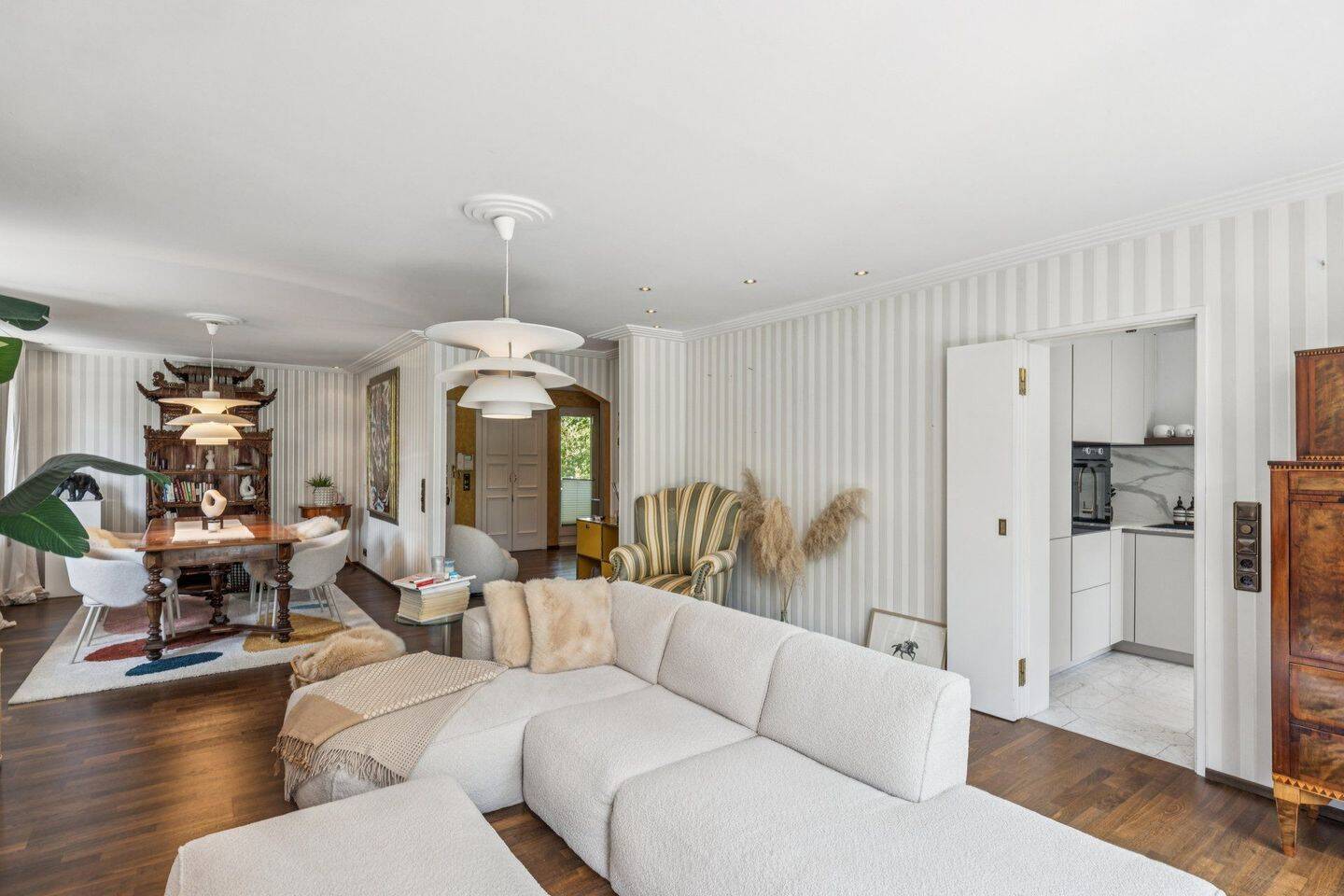Stilvolles Penthouse mit sonniger Dachterrasse und exklusiver Ausstattung, 81245 München (Aubing-Lochhausen-Langwied Pasing-Obermenzing)