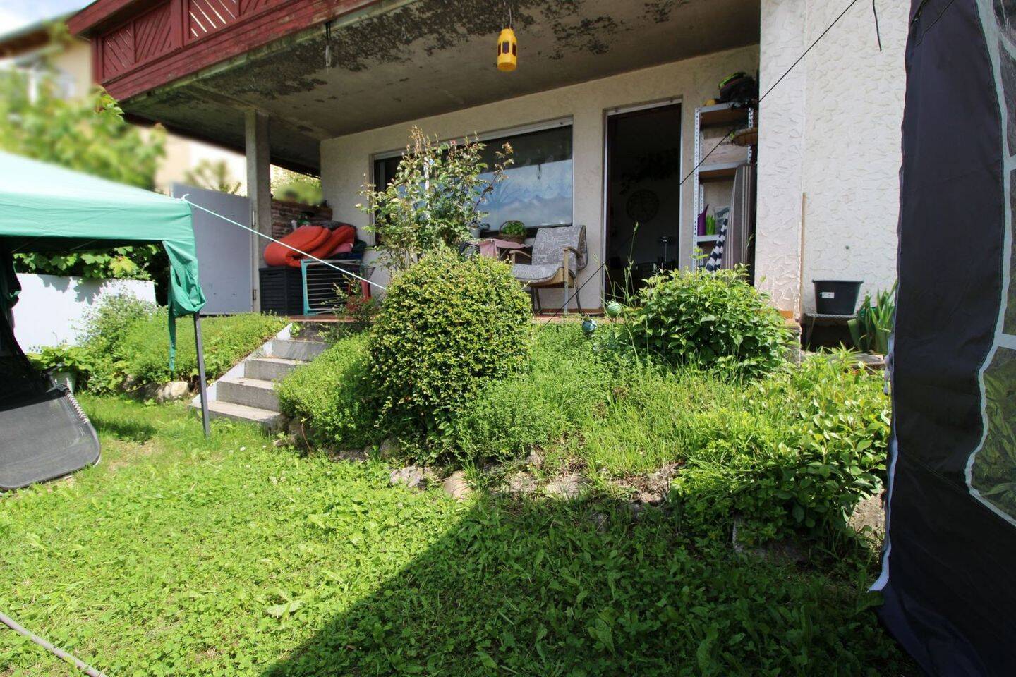 Einfamilienhaus mit Einliegerwohnung – Garten, Terrasse, Balkon und 3 Garagen, 72202 Nagold