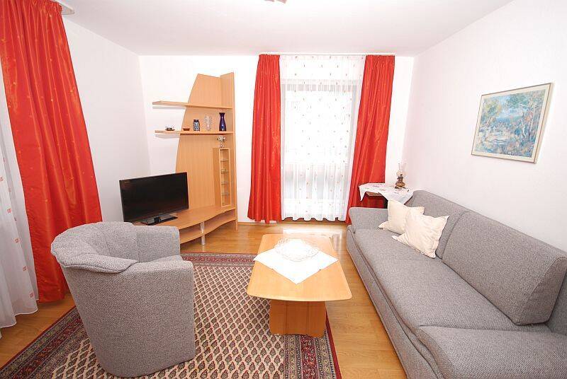 Zwei-Zimmer-Wohnung komplett möbliert und ausgestattet in zentrumsnaher Lage, 83435 Bad Reichenhall