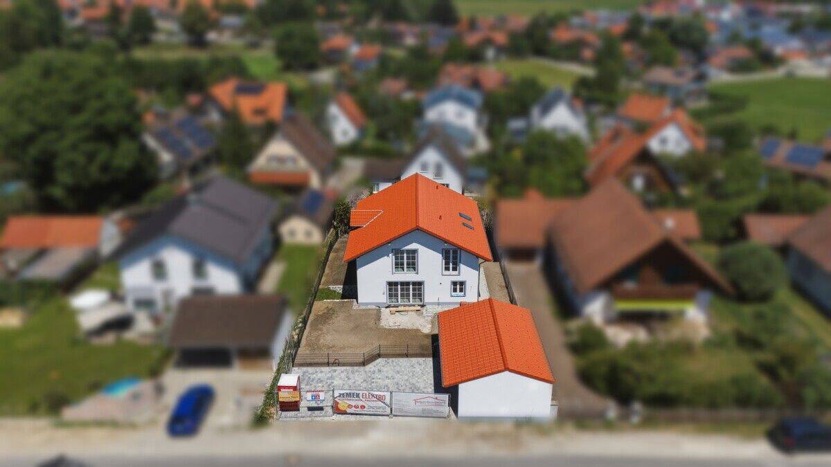 Stilvolle Dachgeschosswohnung in ruhiger Wohnlage von Raisting, 82399 Raisting