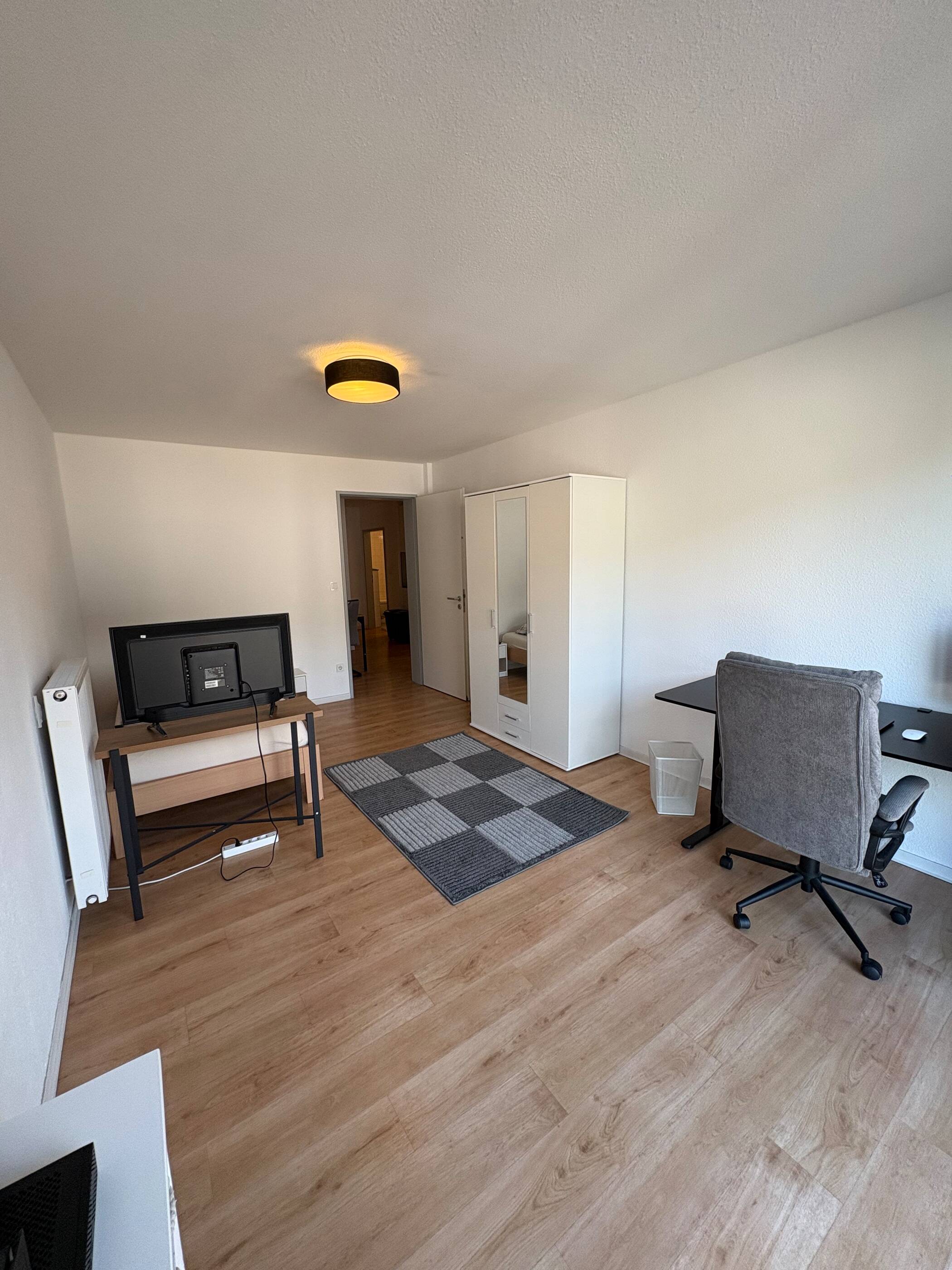 Modernes WG-Zimmer in Uni- und Westbahnhof-Nähe mit eingebauter Küche, Badewanne und Aufzug, 52072 Aachen