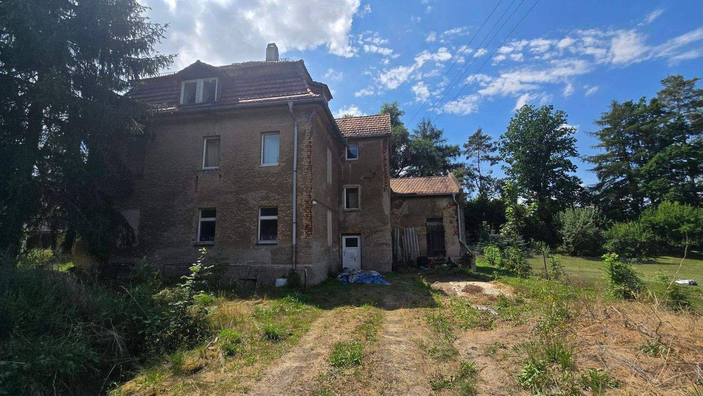 Geräumiges Familienhaus zur Renovierung in Klipphausen, Roitzschwiese, 1665 Klipphausen