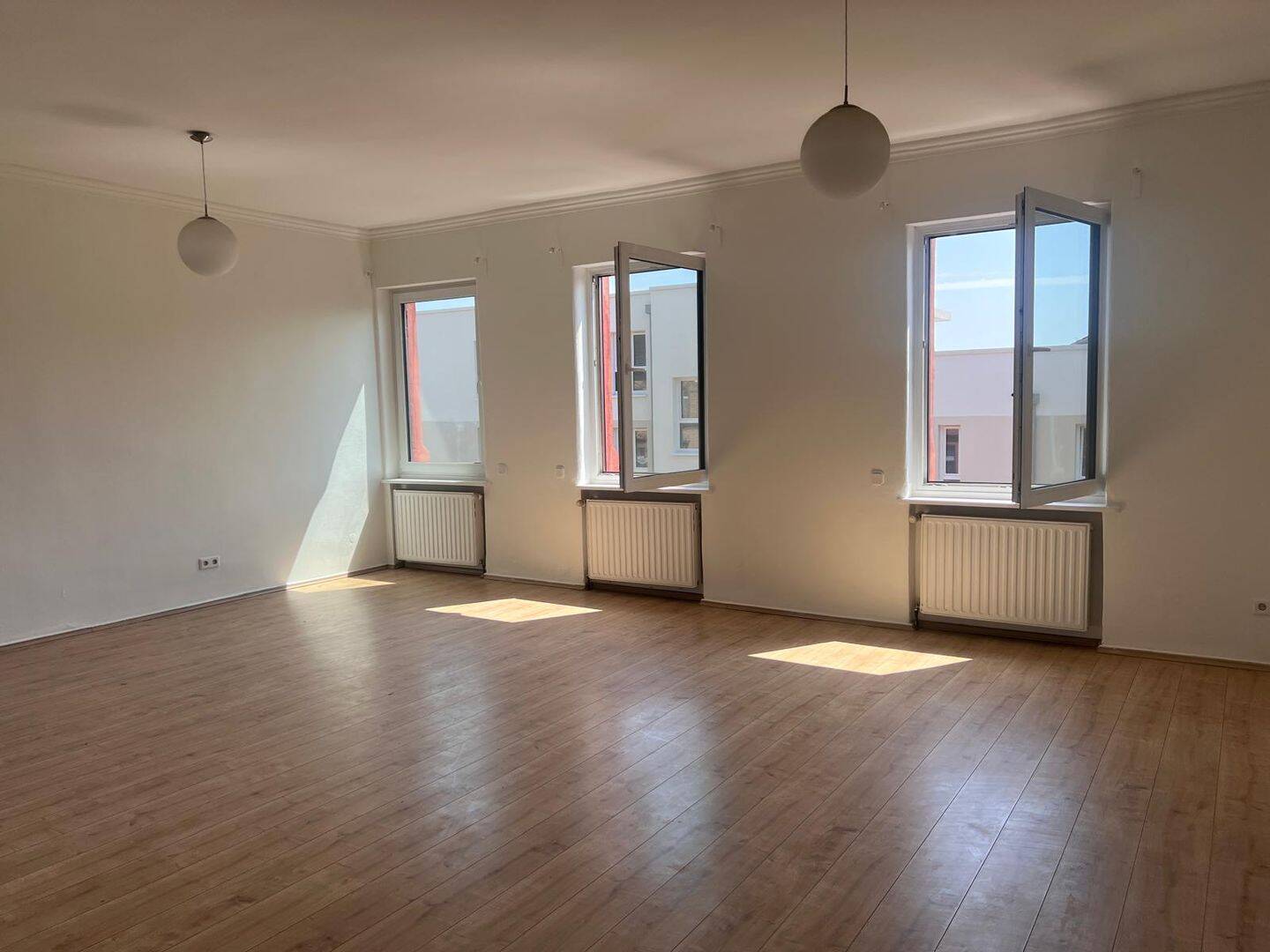 Großzügige 2,5 Zimmer Altbau Wohnung mit Balkon, 67063 Ludwigshafen am Rhein (Friesenheim/Nord)
