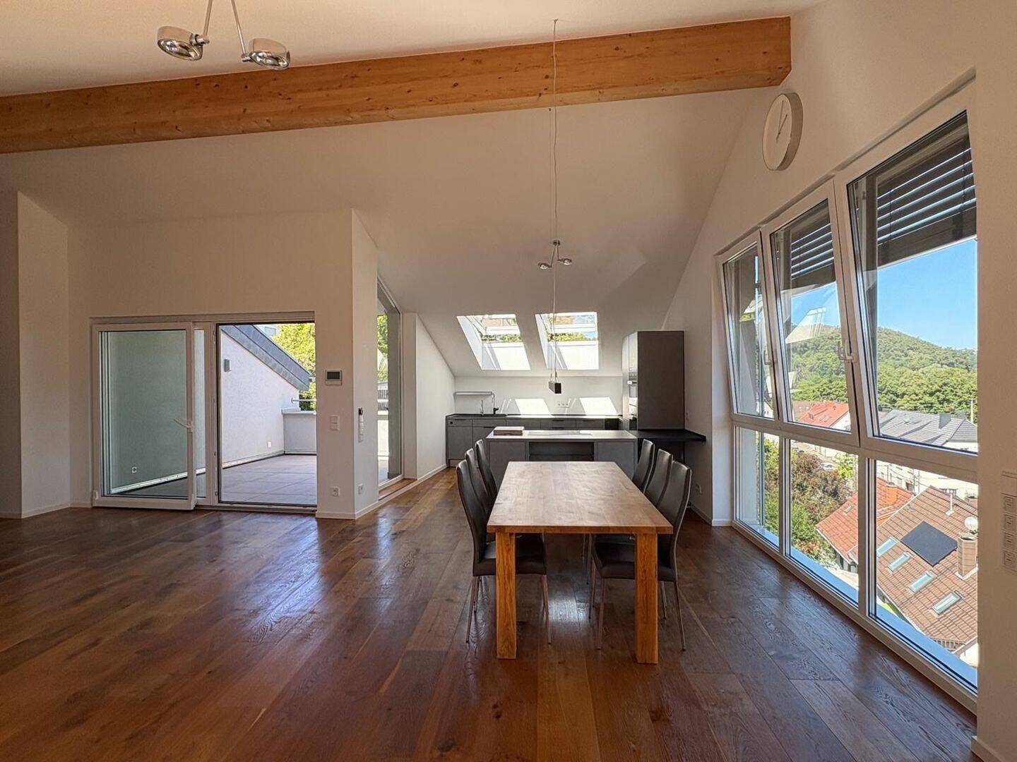 Voll möblierte, lichtdurchflutete Penthouse Wohnung, 66130 Saarbrücken