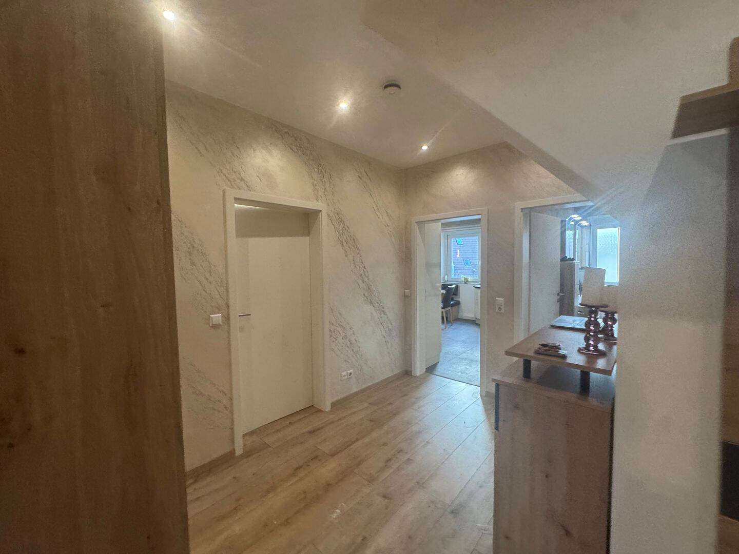 Zimmer frei in neu sanierter Luxus-WG für Frauen, 74074 Heilbronn (Heilbronn Sontheim)