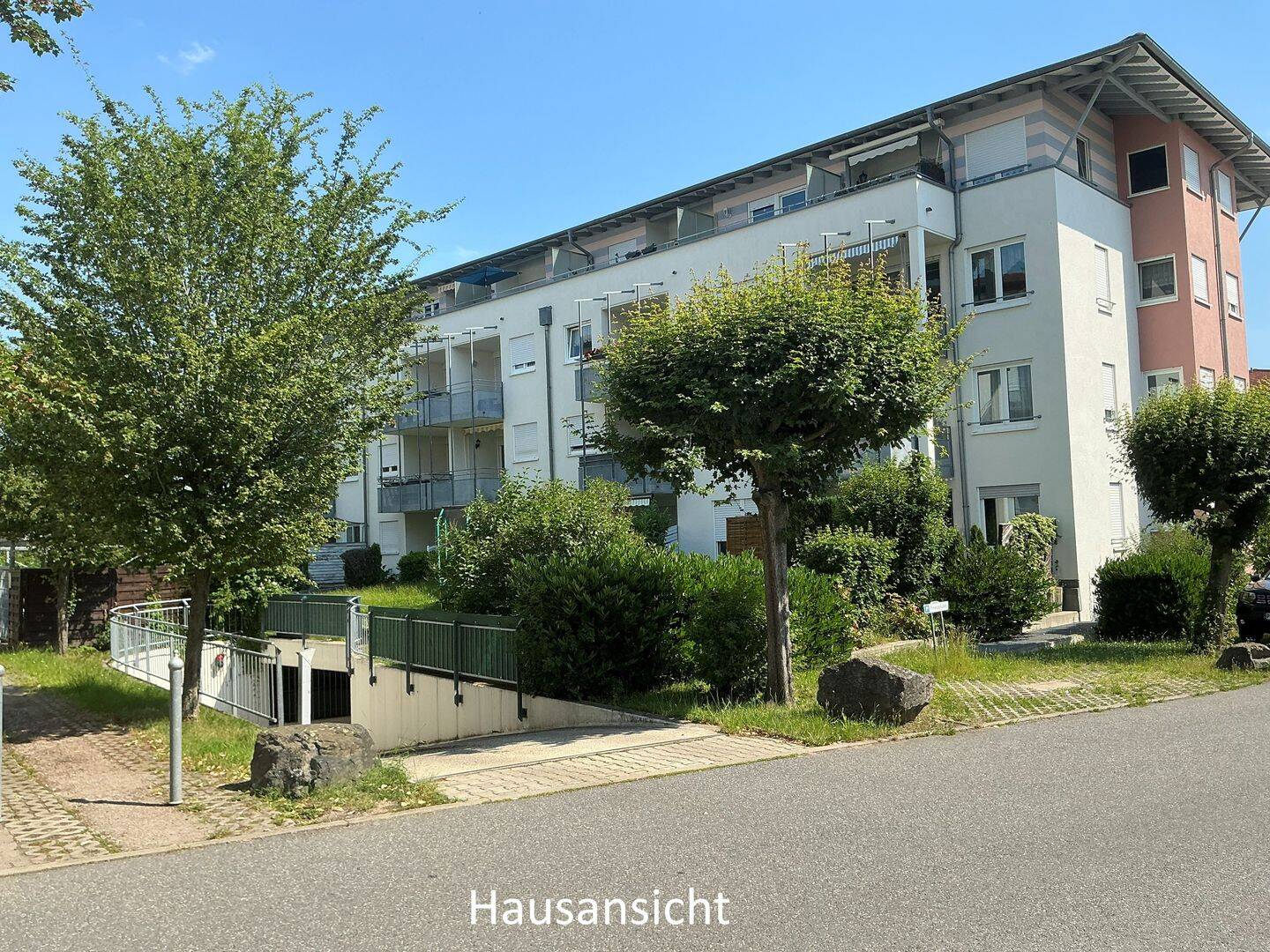 Helle 2-Zi. Wohnung mit 2 Balkonen und Tiefgaragenstellplatz, 1728 Bannewitz