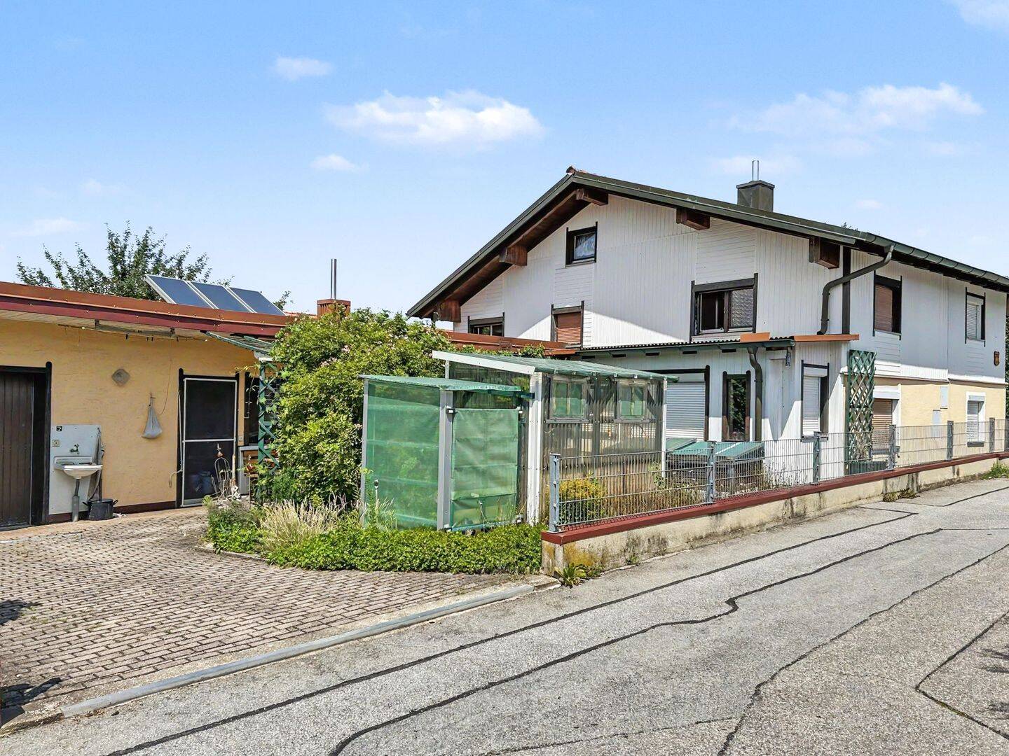 Charmantes älteres Wohnhaus im Herzen von Arnstorf mit viel Potenzial, 94424 Arnstorf