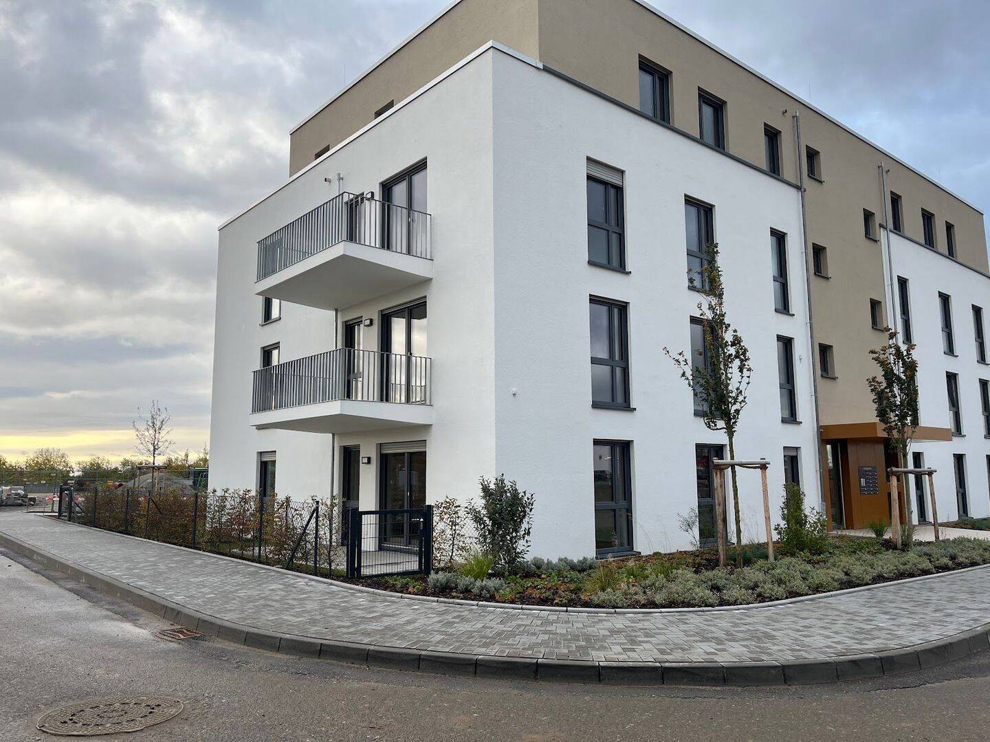 Neubauflair im Grünen – Stilvoll Wohnen in Wiesbaden-Delkenheim, 65205 Wiesbaden
