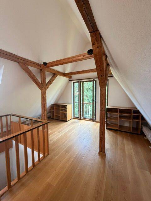 Charmante Dachgeschosswohnung mit Balkon, Einbauküche & Gartennutzung, 99425 Weimar