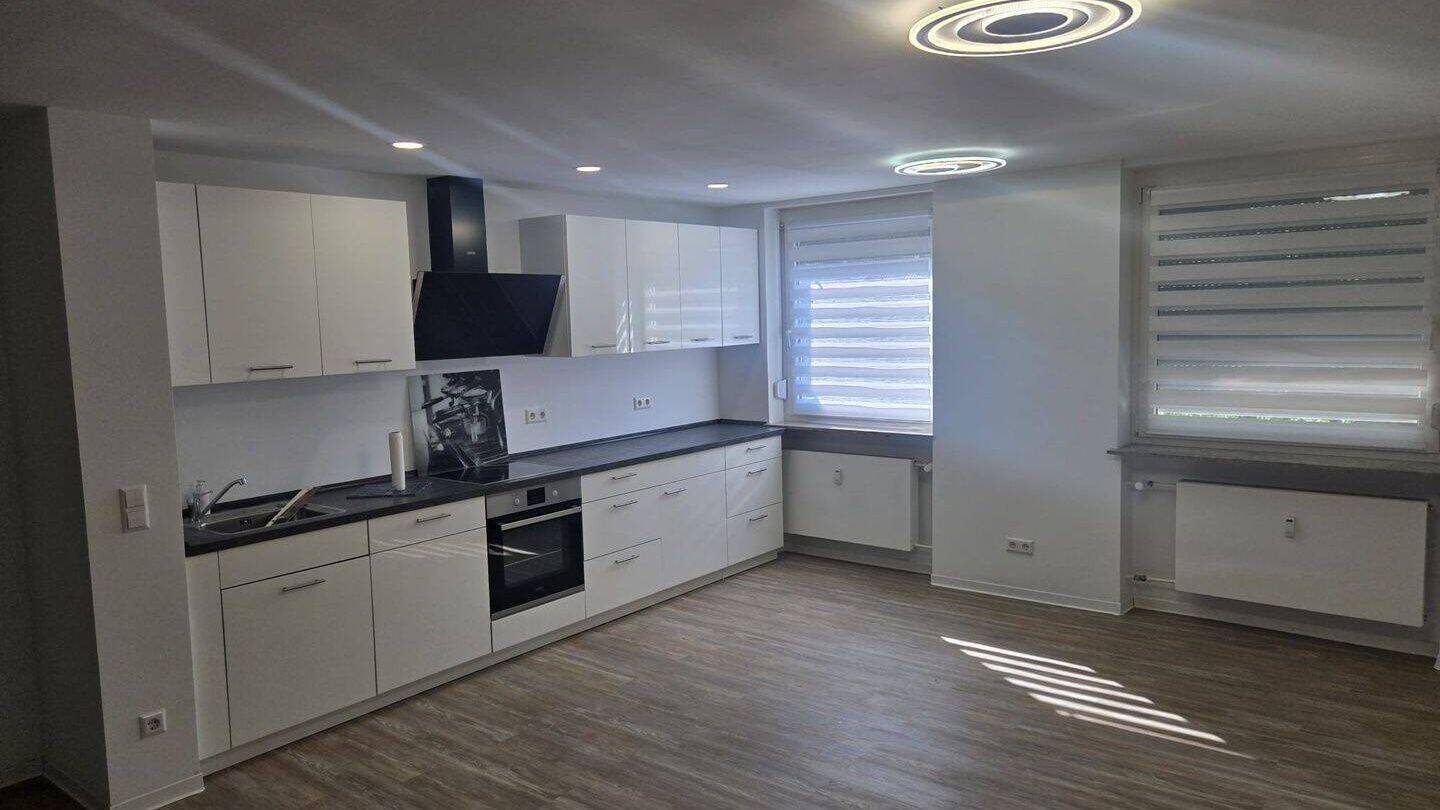 Moderne 2-Zimmer-Wohnung mit Balkon, Einbauküche & Tiefgaragenstellplatz, 70327 Stuttgart