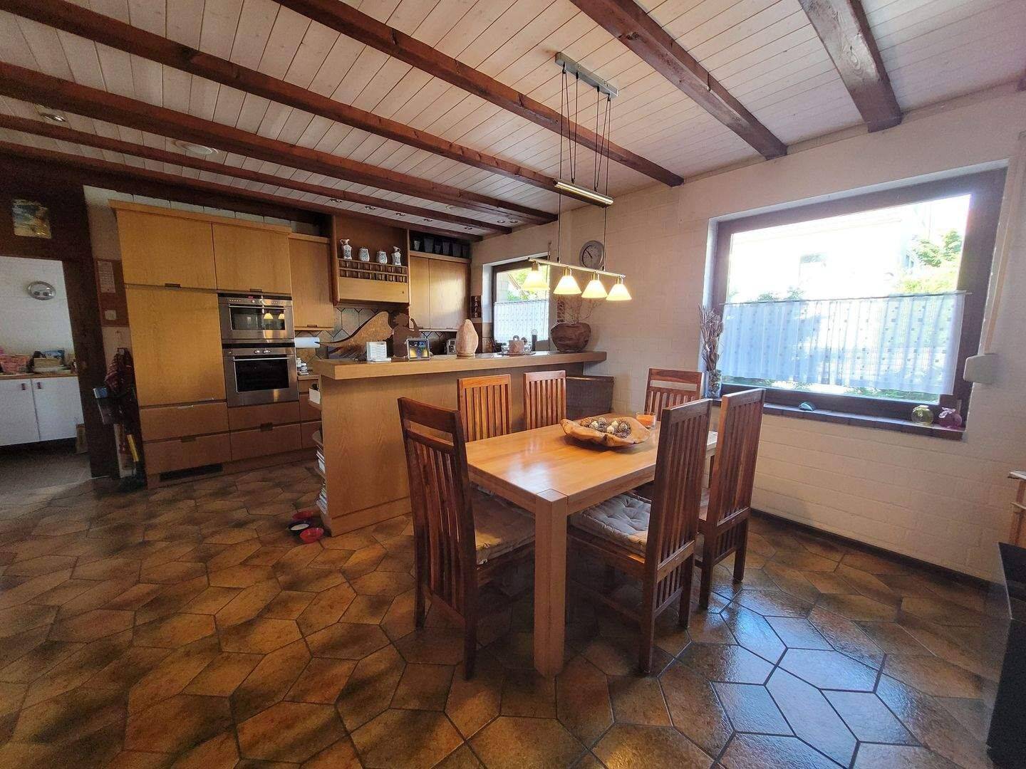 Viel Platz für die ganze Familie – gepflegtes Wohnhaus mit Garten, Galerie und Einliegerwohnung!, 97268 Kirchheim