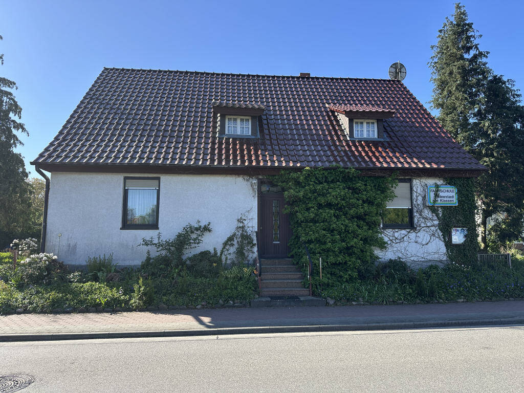 günstiges Wohnhaus mit Stallgebäude und Wiese, 29413 Diesdorf