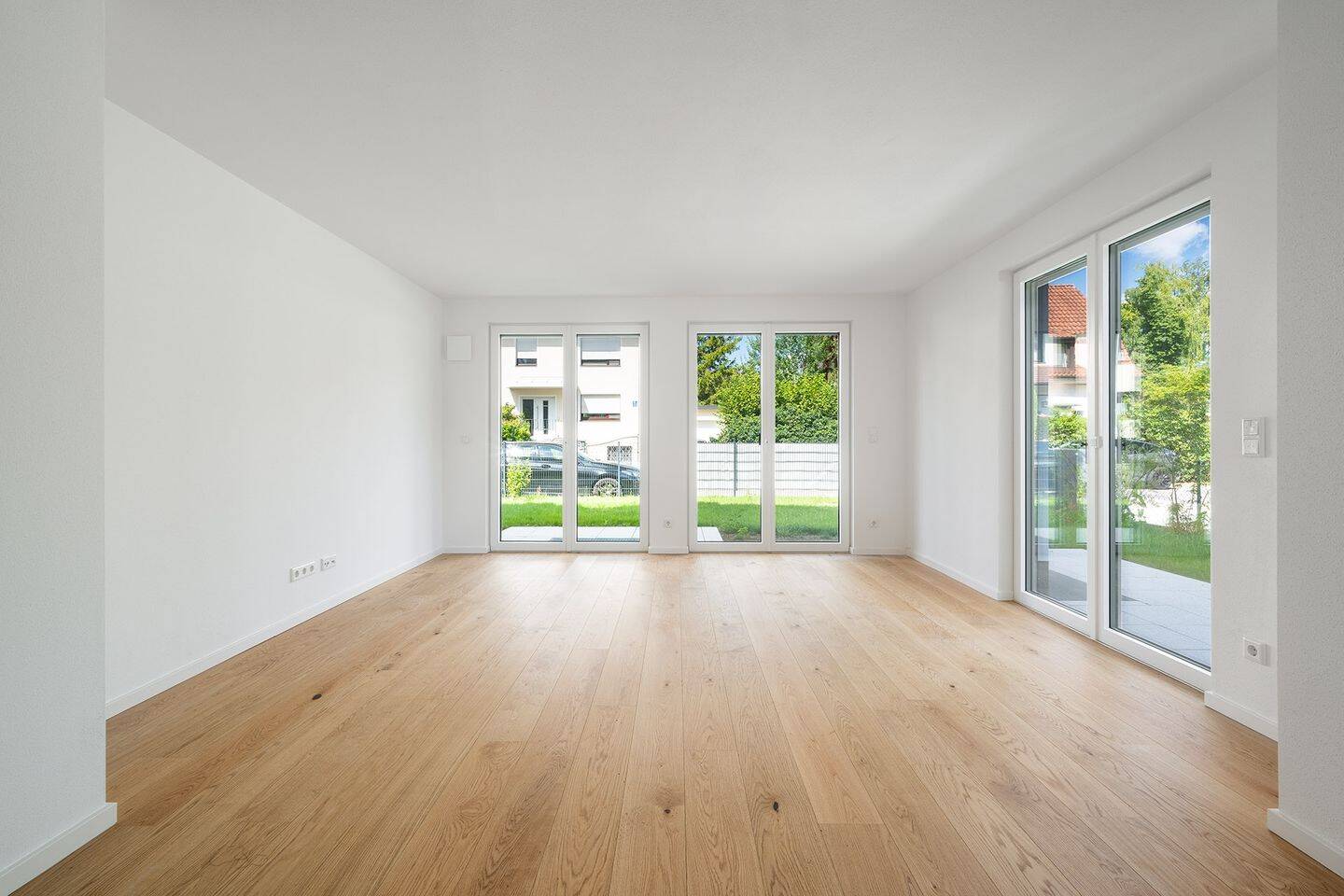 Fertiggestellt (Jetzt einziehen): 3-Zimmer-NEUBAU-Wohnung mit sonnigem Garten nahe des Feldmochinger Sees