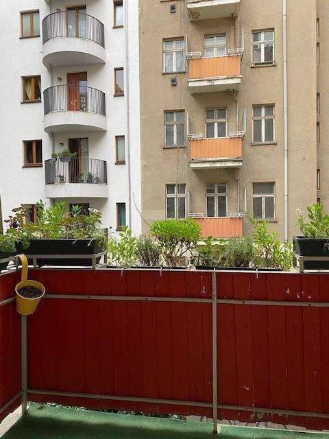 Single-Altbauwohnung mit kleinem Balkon im ruhigen Seitenflügel, 10439 Berlin (Pankow Prenzlauer Berg)