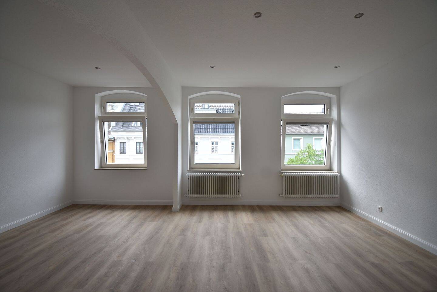 Lorettostraße! Renovierte 2-Zi-Altbau-Whg mit Balkon zu vermieten, 40219 Düsseldorf (Hafen Unterbilk)