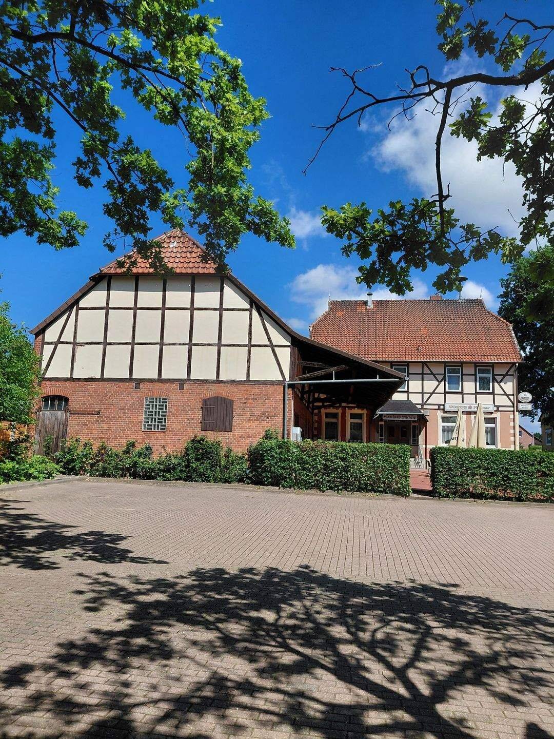 Gewerbeobjekt mit Nebengebäude in Ortskernlage, 38528 Adenbüttel