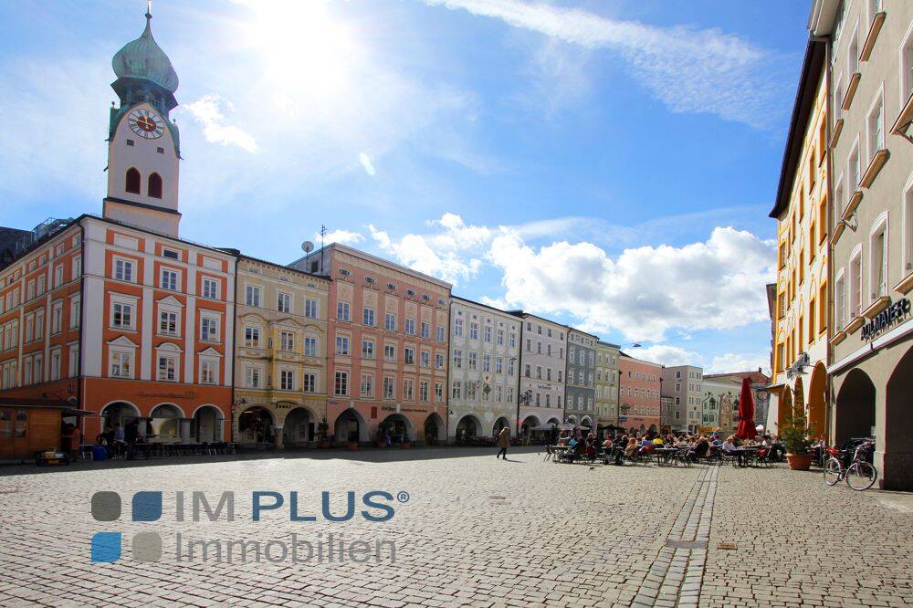 TOP LAGE- TOP ZUSTAND- Seltene 3 Zimmer Dachgeschoss-Wohnung über 2 Etagen auf dem Max-Josefs-Platz, 83022 Rosenheim (Happing Innenstadt Ost Süd West)