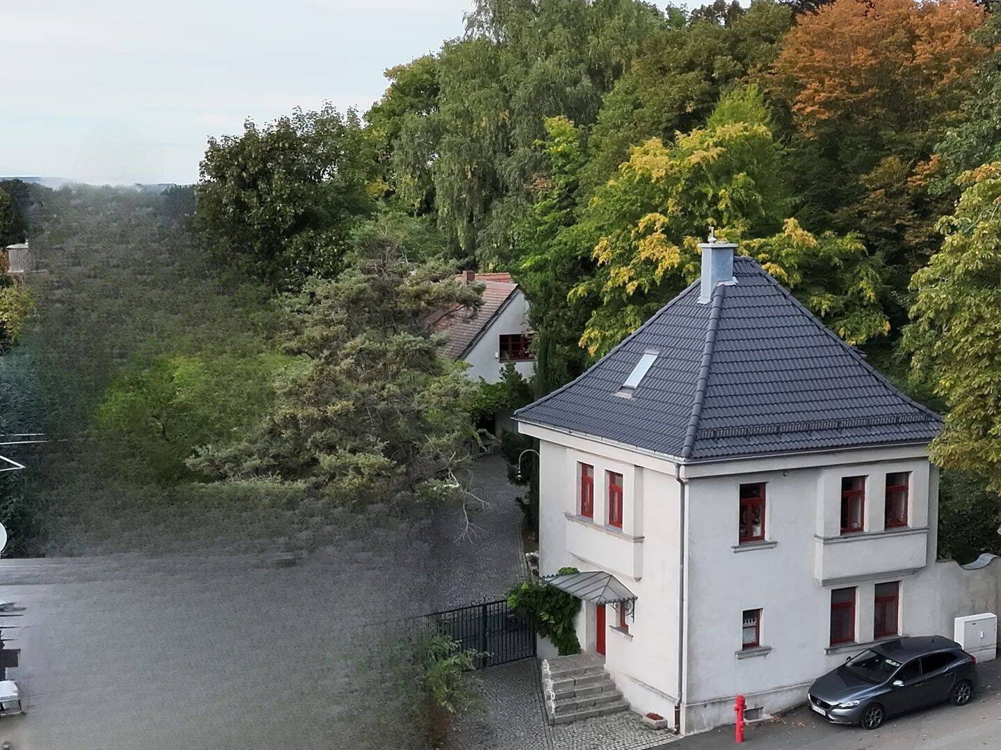 Wohnensemble mit Charme – Einfamilienhaus und Hinterhaus in attraktiver Lage, 95233 Helmbrechts