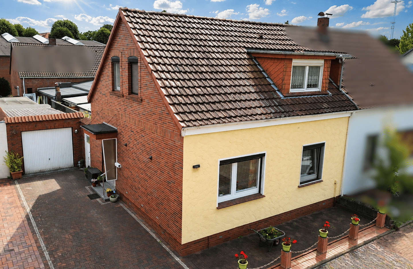 Kompakte Doppelhaushälfte mit Gestaltungspotenzial – ideal für kreative Eigennutzer und Handwerker, 26954 Nordenham