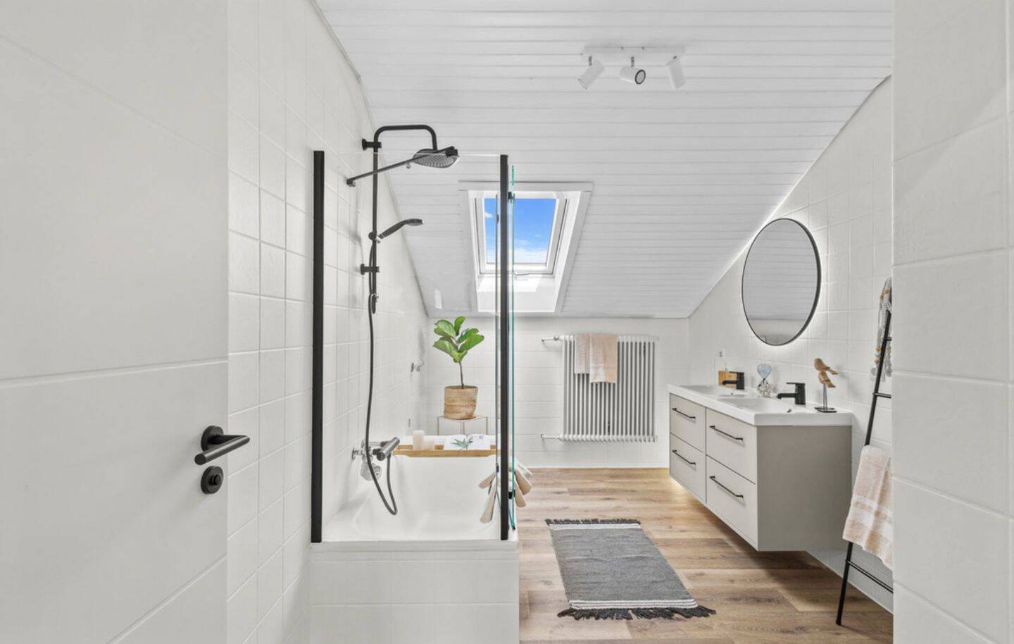 Moderne 3-Zimmerwohnung mit großem Tageslichtbad und Balkon, 93073 Neutraubling