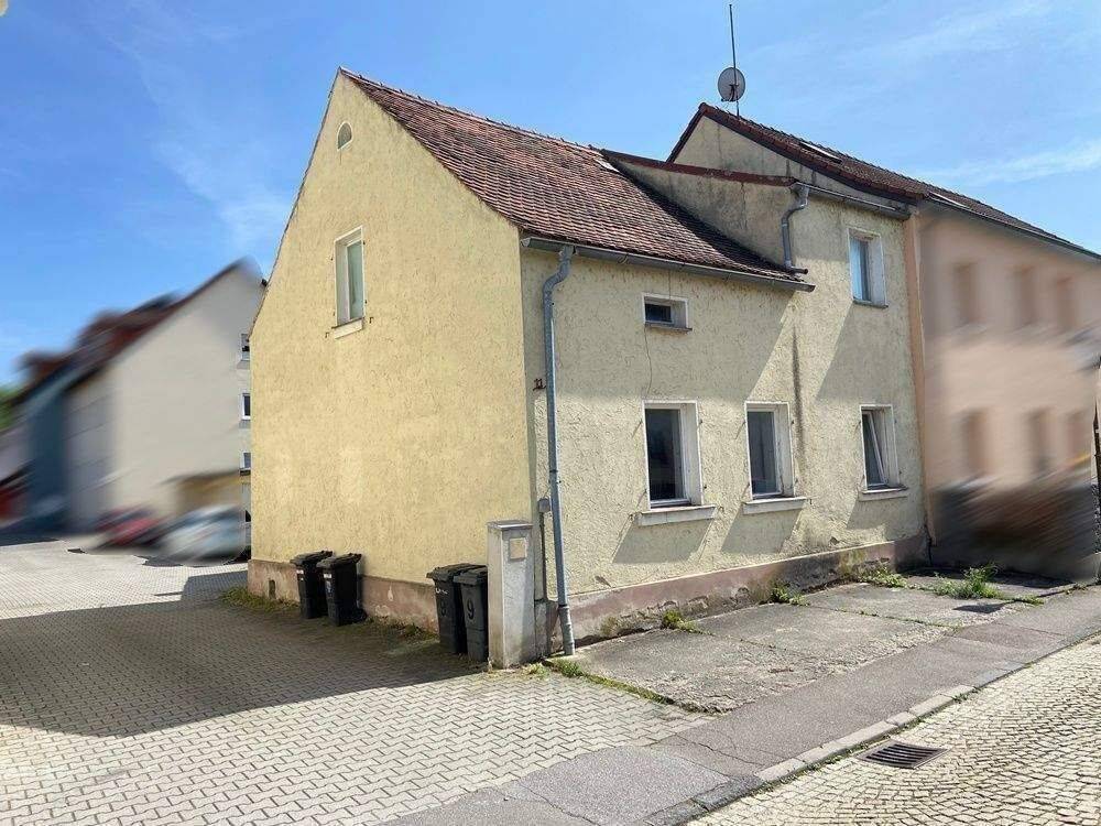 renovierungsbedürftige Doppelhaushälfte mit Stellplatz, 93133 Burglengenfeld