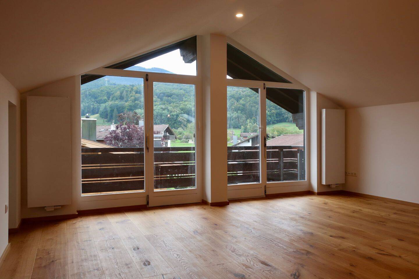Ruhige 3-Zimmer Dachgeschosswohnung mit Bergblick