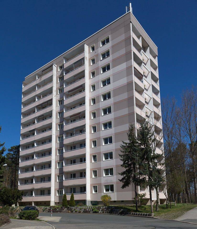 Frisch Sanierte 2-Raum Wohnung mit Balkon & Fahrstuhl im Haus!, 7629 Hermsdorf