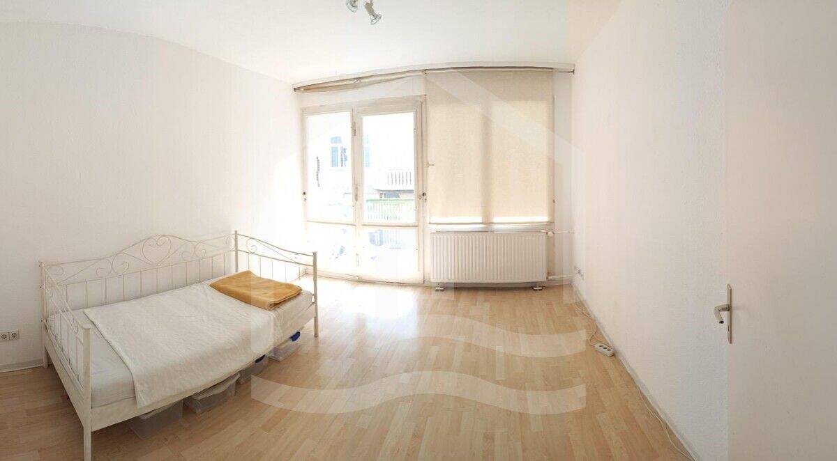 Helles WG-Zimmer mit eigenem Balkon in Stuttgart-West, 70176 Stuttgart (Mitte West)