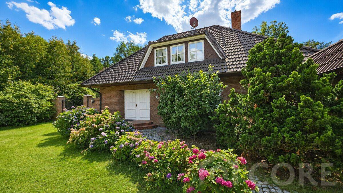 Wunderschönes Haus auf großzügigem Grundstück + Wintergarten + zwei Garagen uvm., 21279 Wenzendorf