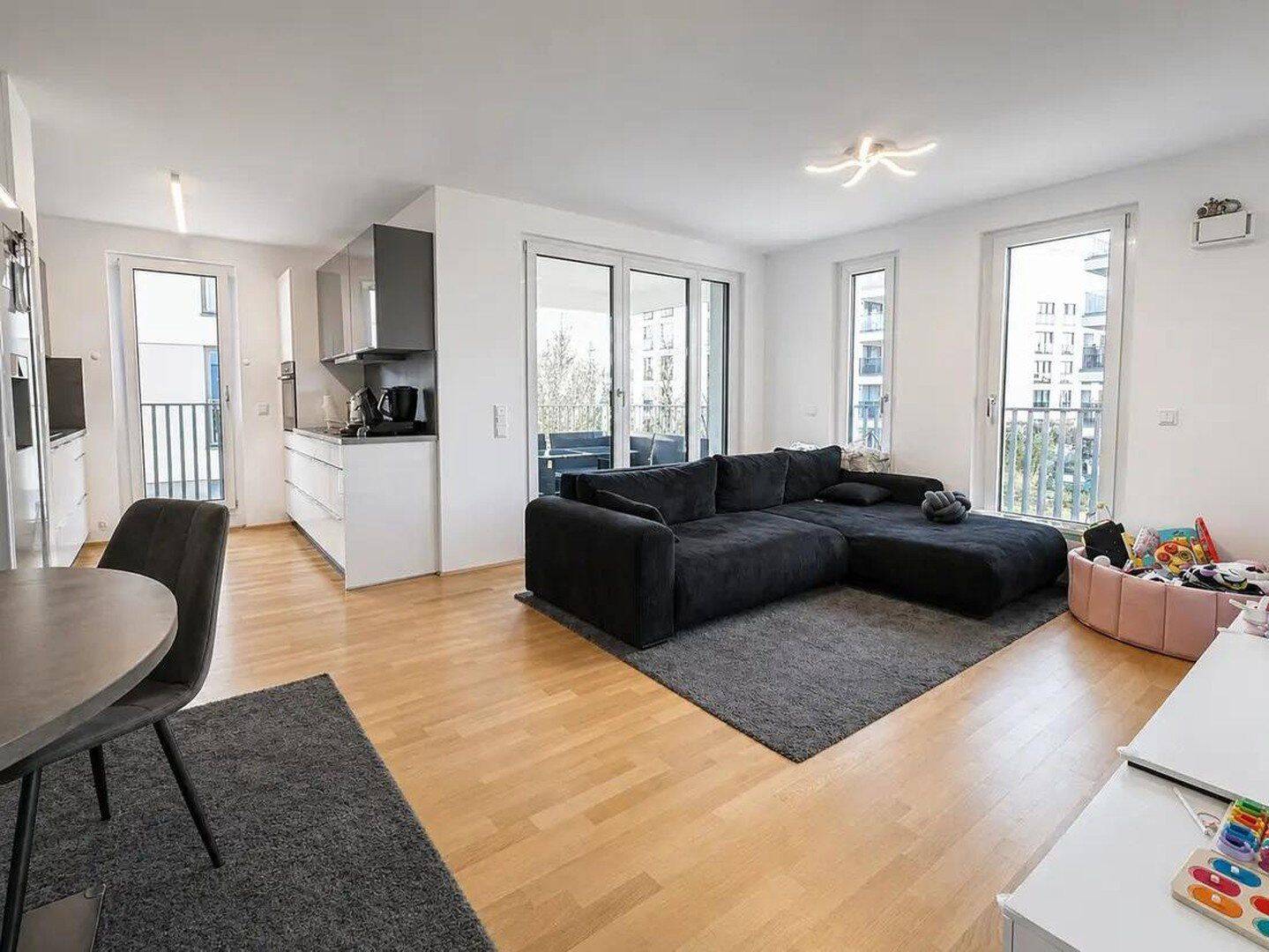 Neuwertige 3-Zimmer-Wohnung mit Balkon, zwei Bädern & TG-Stellplatz, 81249 München (Allach-Untermenzing Aubing-Lochhausen-Langwied Pasing-Obermenzing)