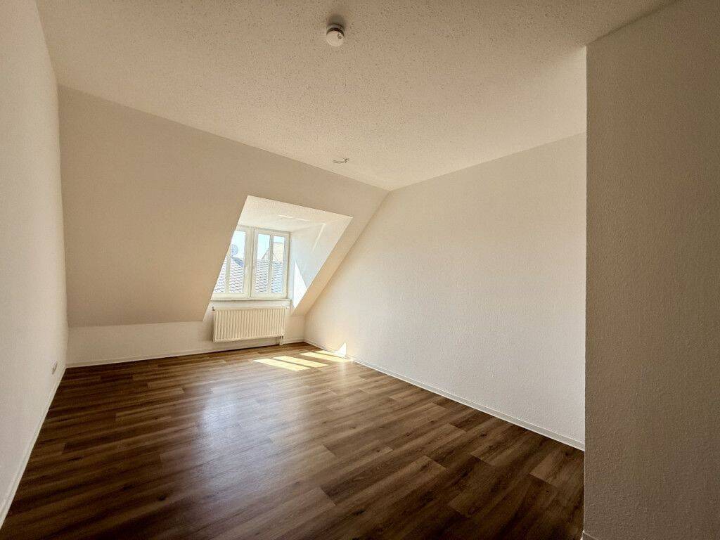 Charmante 3-Raum-Dachgeschosswohnung mit besonderem Flair mitten im Zentrum von Plauen, 8523 Plauen