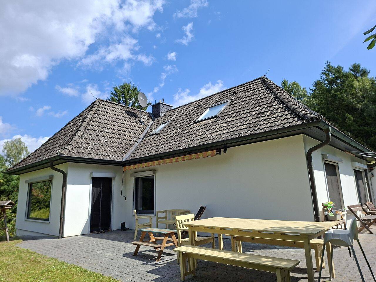 modernisiertes 5-Zimmer-Einfamilienhaus mit Teilkeller & Garagen in grüner Wohnlage, 21271 Hanstedt