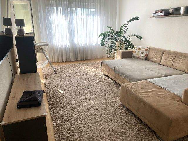 Gemütliche Drei-Zimmer-Wohnung mit Balkon, Garage und Stellplatz in ruhiger Lage, 75057 Kürnbach