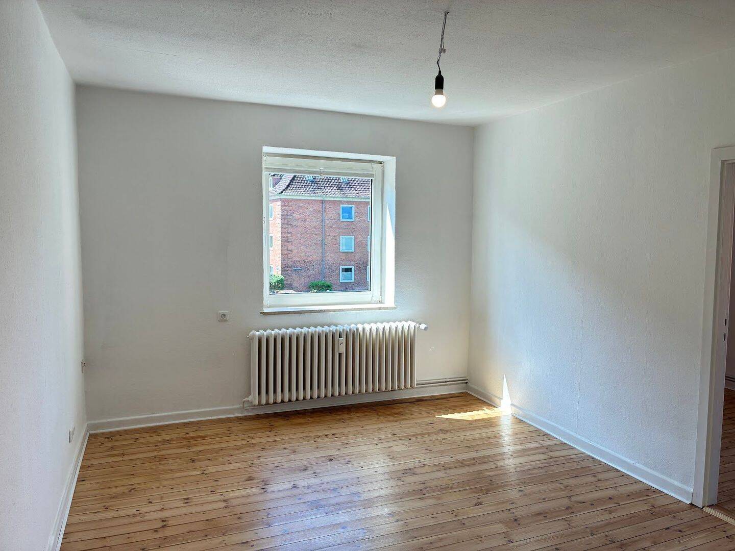 Praktische 2,5 Zimmerwohnung mit Dielenboden, 24149 Kiel (Neumühlen-Dietrichsdorf)