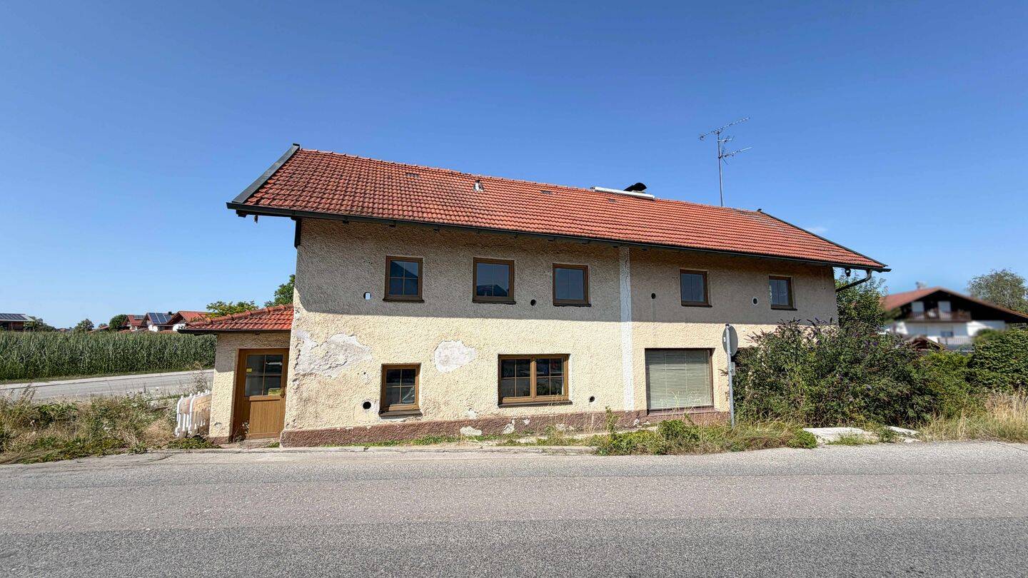 Sanierungsobjekt mit genehmigter Planung für vier Wohneinheiten, 83413 Fridolfing