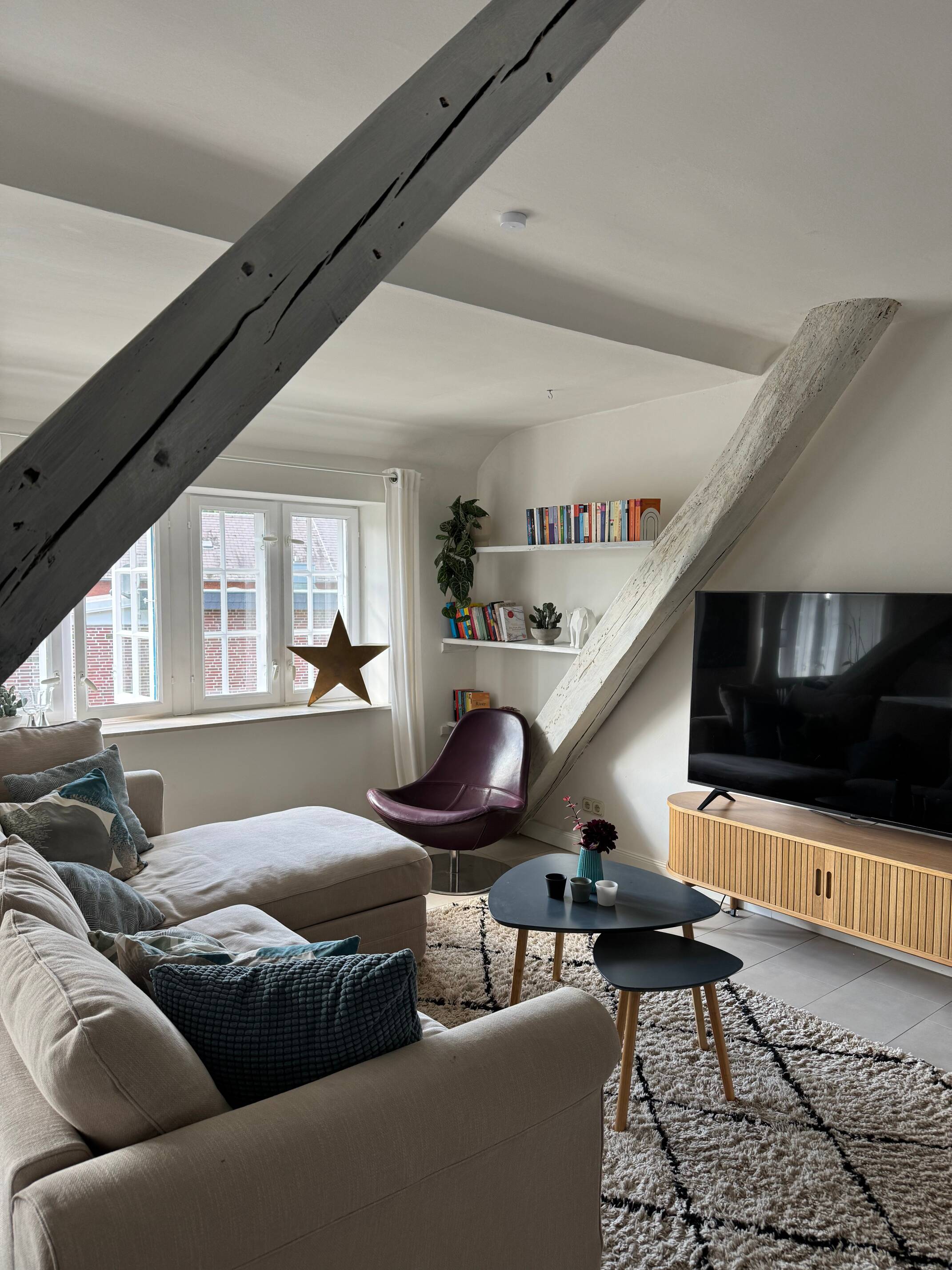 möblierte drei Zimmer Wohnung auf Zeit im liebevoll renovierten alten Bauernhaus, 21039 Hamburg (Bergedorf Altengamme Curslack Neuengamme)