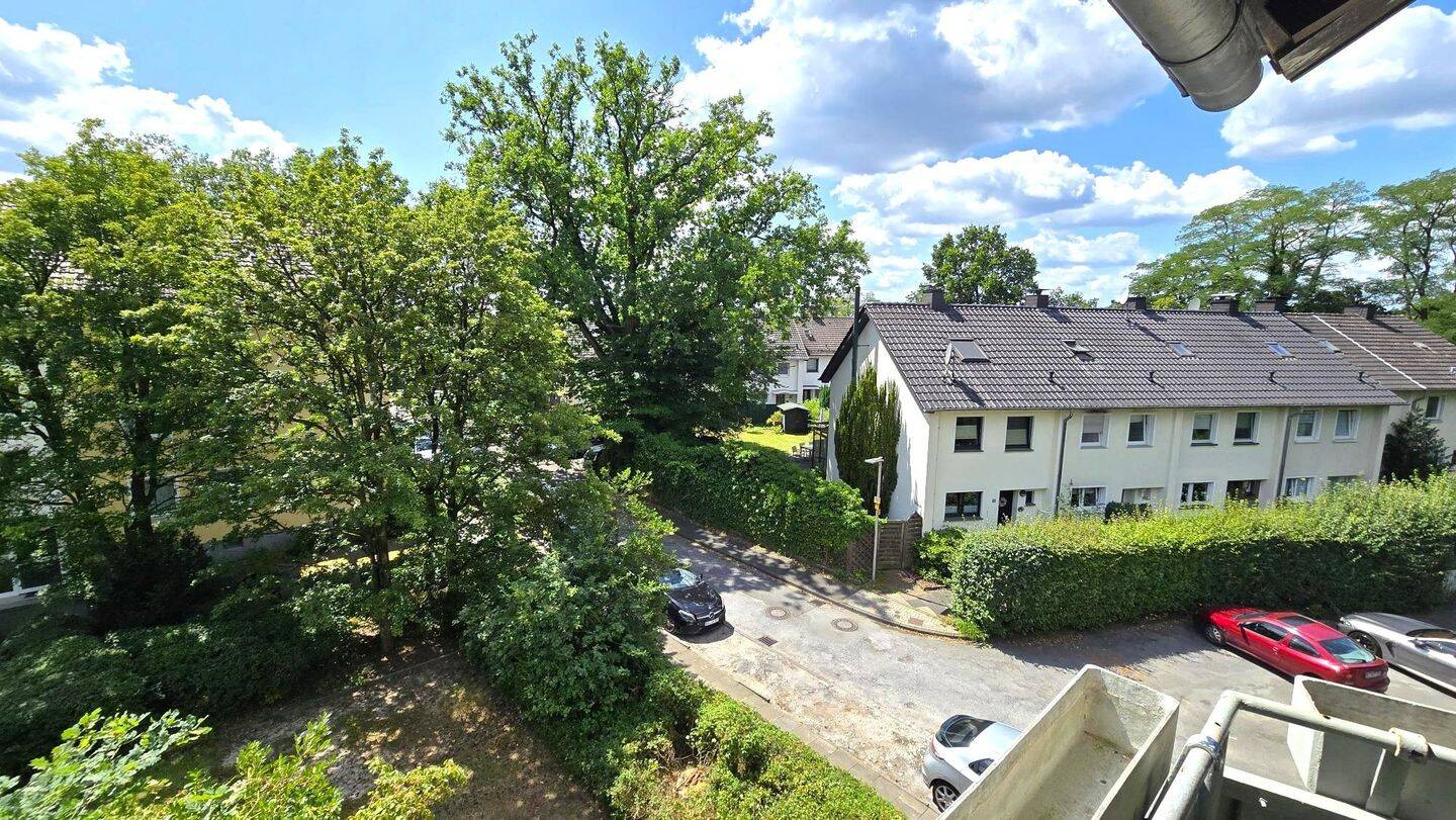 Renovierte 3-Zimmer-Wohnung mit Loggia in grüner Lage von Bielefeld-Sennestadt, 33689 Bielefeld (Dalbke Sennestadt)