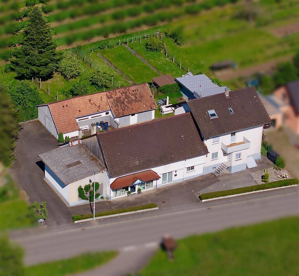 Wohnen & Arbeiten vereint: Anwesen mit Werkstatt, Lagerflächen und großem Grundstück, 77815 Bühl