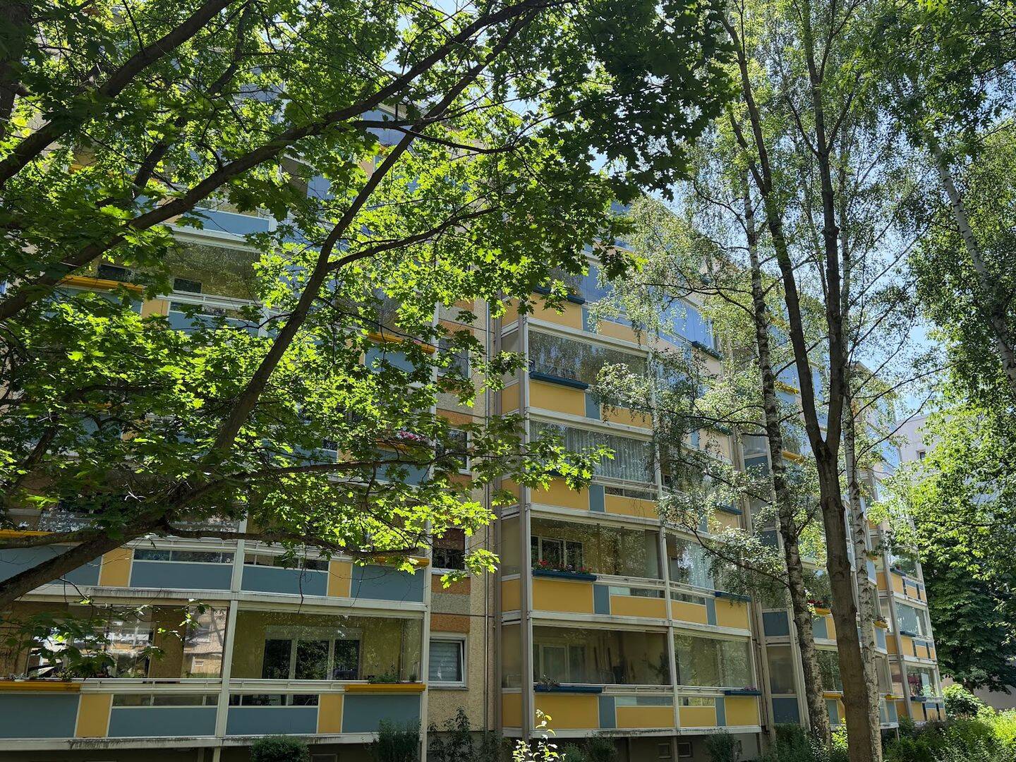 Echtes Schmuckstück. Helle Wohnung mit großem verglasten Balkon in ruhiger Lage., 7549 Gera (Debschwitz Lusan Röppisch)