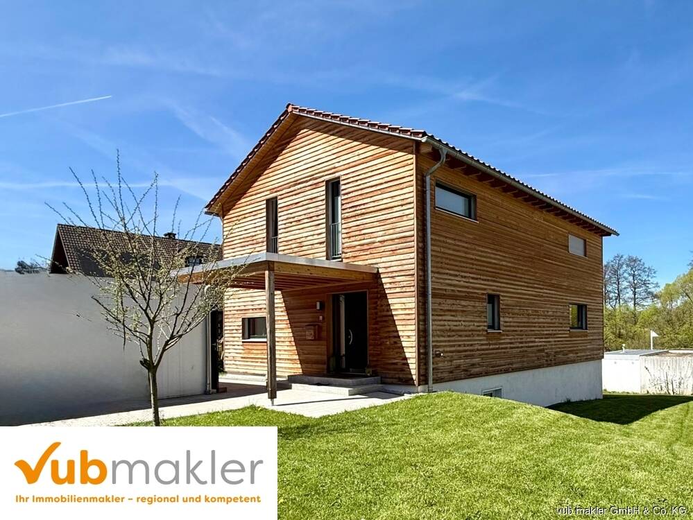 Exklusives, neuwertiges Einfamilienhaus in Hof mit  Südwest-Terrasse, Garagenanlage und Sauna, 95032 Hof (Eppenreuth Innenstadt Pirk)