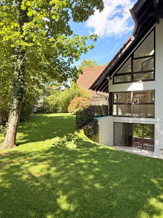 Außergewöhnliches „Haus-in-Haus“-Konzept mit Garten und TG-Stpl. in Grünwald, 82031 Grünwald