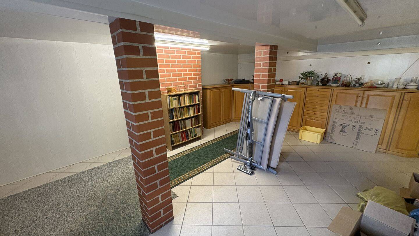 Großzügiges Einfamilienhaus mit Wintergarten und vielseitigen Nutzungsmöglichkeiten, 7806 Neustadt an der Orla