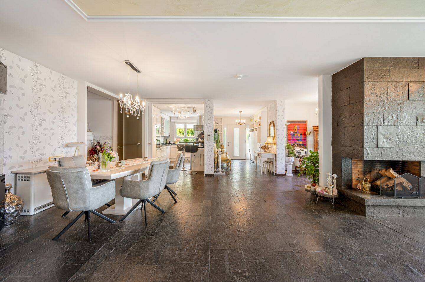 Exklusive und stilvolle 4,5 Zimmer-Eigentumswohnung in bester Lage von Weinheim, 69469 Weinheim