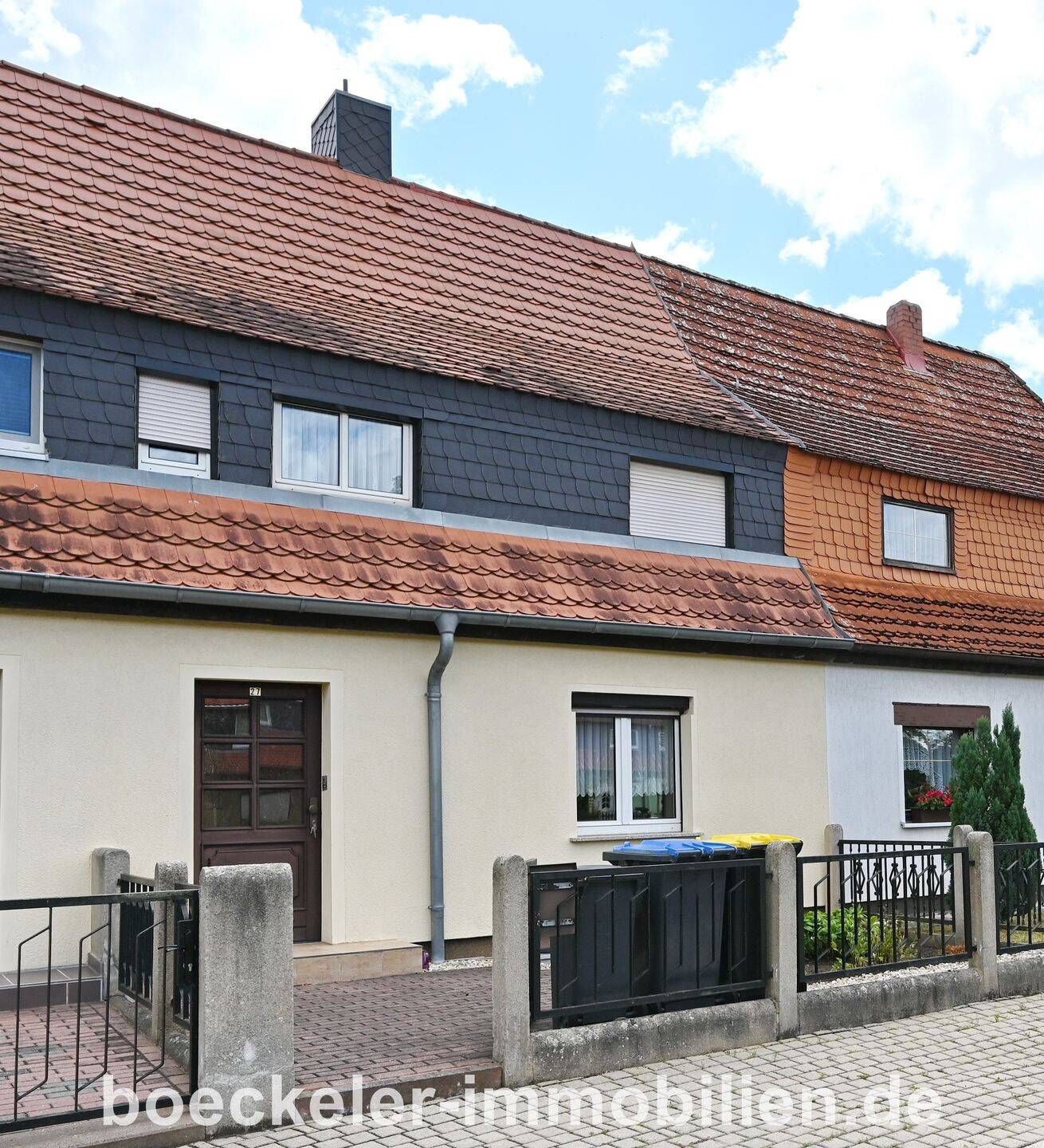 Modernisiert, gepflegt, bezugsbereit – Reihenmittelhaus mit großem Grundstück in beliebter Wohnlage, 6618 Naumburg (Saale)