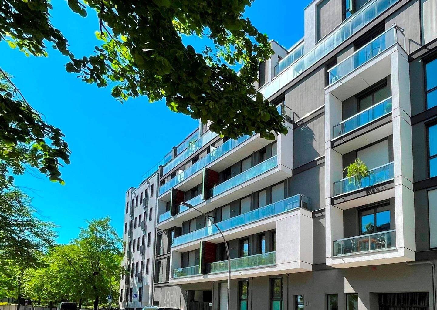 Exklusive 2-Zimmer-Whg. mit EBK, Parkett, Balkon & Tiefgarage im „John Park“….. MITTEN IN MITTE, 10115 Berlin (Mitte Wedding)